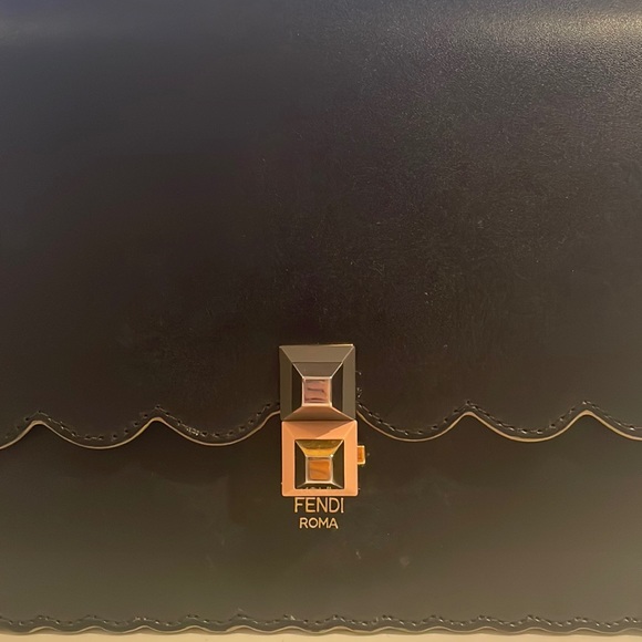 Fendi, Pre-owned Black Leather Kan I Shoulder Bag - Picture 4 of 9